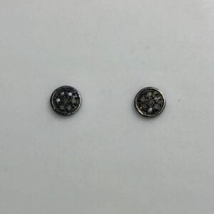 Black earrings with tiny pearls