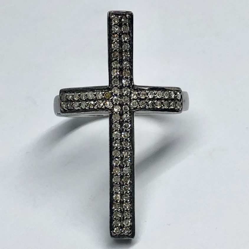 Cross ring with small diamonds