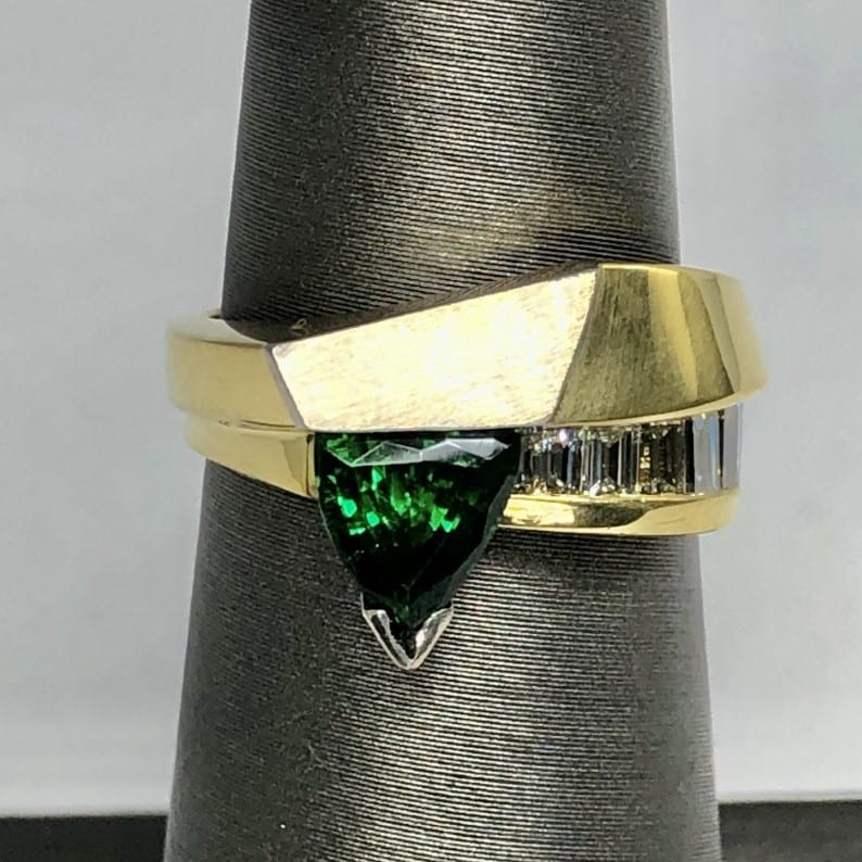 Green tourmaline, diamonds, 18kt, platinum